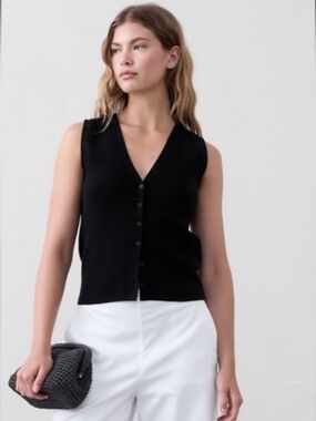 NWT Banana Republic Factory Black Cotton Blend Button Front Sweater Vest M